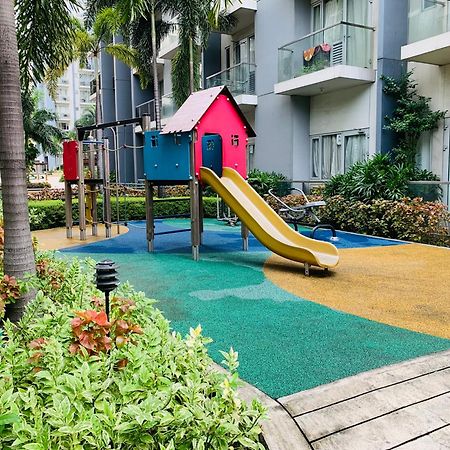One Palm Tree Villas Condominium - Studio 10O With Balcony - Across Terminal 3 Airport Manila Eksteriør bilde